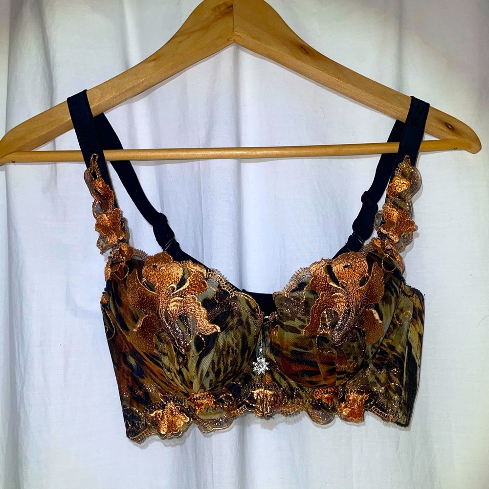 Chic vintage lace bra